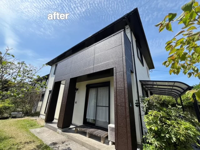 こんにちは😃
施工物件のご紹介です✨

✨工事内容✨
足場工事
洗浄工事
目地打替え工事 
外壁塗装
屋根塗装
他付帯部分塗装
シャッターBOX塗装
付帯部の一部補修工事

外壁は、2色で塗装しております。

外壁　白系　25-90C
外壁　茶系　09-20B
屋根　ココナッツ
シャッターBOX 黒　N-15

きれいな白の外壁色に、茶色🤎のアクセント、とても素敵です😌✨✨とても明るく華やかに大変身です😊

ご依頼いただきありがとうございました🙇

#宮崎
#宮崎塗装
#塗装宮崎
#宮崎塗装店 
#塗装 
#外壁塗装
#外壁塗装宮崎
#宮崎外壁塗装
#宮崎塗装
#屋根
#屋根塗装
#屋根塗装宮崎
#宮崎屋根塗装
#宮崎リフォーム
#リフォーム宮崎
#リフォーム
#宮崎工務店
#宮崎市工務店
#宮崎工務店
#屋根葺き替え 
#宮崎オール電化 
#宮崎エコキュート
#宮崎トイレリフォーム
#宮崎キッチンリフォーム