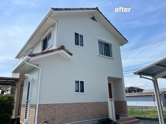 こんにちは😃
施工物件のご紹介です✨

✨工事内容✨
足場工事
洗浄工事
目地打替え工事 
外壁塗装
他付帯部分塗装
外塀塗装

外壁は、2色で塗装しております。

外壁タイル調部位のみ　クリヤー
外壁　白系　25-85B
外塀　白系　25-85B

タイル調の外壁のみ、クリアーで塗装しました😌白色の外壁とマッチしていて、素敵です😌ご依頼いただきありがとうございました🙇

#宮崎
#宮崎塗装
#塗装宮崎
#宮崎塗装店 
#塗装 
#外壁塗装
#外壁塗装宮崎
#宮崎外壁塗装
#宮崎塗装
#屋根
#屋根塗装
#屋根塗装宮崎
#宮崎屋根塗装
#宮崎リフォーム
#リフォーム宮崎
#リフォーム
#宮崎工務店
#宮崎市工務店
#宮崎工務店
#屋根葺き替え 
#宮崎オール電化 
#宮崎エコキュート
#宮崎トイレリフォーム
#宮崎キッチンリフォーム