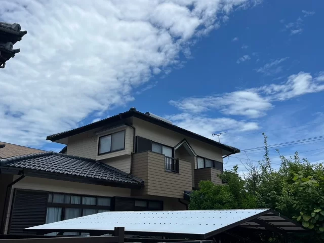 こんにちは😃
施工物件のご紹介です✨

✨工事内容✨
足場工事
洗浄工事
目地打替え工事 
外壁塗装
屋根塗装工事
予備瓦塗装
他付帯部分塗装
雨戸塗装

外壁は、2色で塗装しております。

外壁 ベージュ系　19-80Ｆ
外壁 茶系19-50Ｆ
屋根　クラウドグレー

お屋根の瓦塗装も大変身です✨😆
ご依頼頂きありがとうございました🙇

#宮崎
#宮崎塗装
#塗装宮崎
#宮崎塗装店 
#塗装 
#外壁塗装
#外壁塗装宮崎
#宮崎外壁塗装
#宮崎塗装
#屋根
#屋根塗装
#屋根塗装宮崎
#宮崎屋根塗装
#宮崎リフォーム
#リフォーム宮崎
#リフォーム
#宮崎工務店
#宮崎市工務店
#宮崎工務店
#屋根葺き替え 
#宮崎オール電化 
#宮崎エコキュート
#宮崎トイレリフォーム
#宮崎キッチンリフォーム