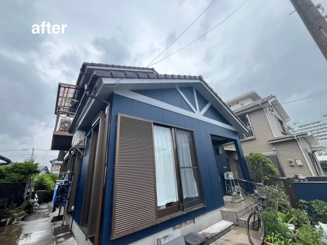 こんにちは😃
施工物件のご紹介です✨

✨工事内容✨
足場工事
洗浄工事
目地打替え工事 
外壁塗装
屋根塗装工事
他付帯部分塗装
雨戸塗装
外塀塗装
タキロン復旧工事
瓦屋根補修工事

外壁は、1色で塗装しております。

外壁　青系　75-20D
帯　グレー系　N-70
屋根　チェスナット
外塀　青系　75-20D
雨戸　サッシ色

外塀周りからとても素敵に大変身されました😌✨✨
ご依頼頂きありがとうございました🙇

#宮崎
#宮崎塗装
#塗装宮崎
#宮崎塗装店 
#塗装 
#外壁塗装
#外壁塗装宮崎
#宮崎外壁塗装
#宮崎塗装
#屋根
#屋根塗装
#屋根塗装宮崎
#宮崎屋根塗装
#宮崎リフォーム
#リフォーム宮崎
#リフォーム
#宮崎工務店
#宮崎市工務店
#宮崎工務店
#屋根葺き替え 
#宮崎オール電化 
#宮崎エコキュート
#宮崎トイレリフォーム
#宮崎キッチンリフォーム