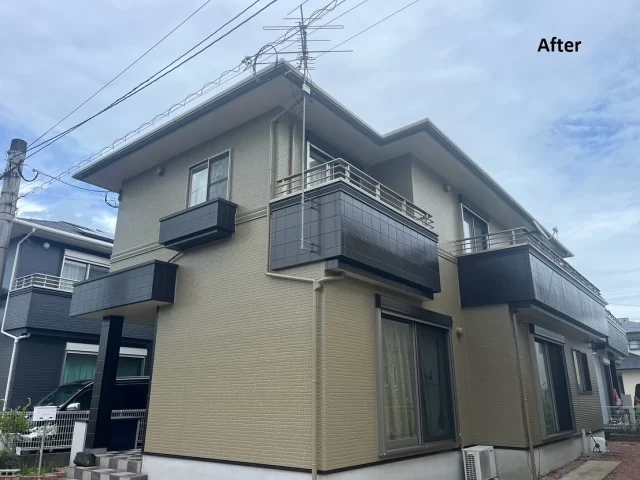 こんにちは😃
施工物件のご紹介です✨

✨工事内容✨
足場工事
洗浄工事
目地打替え工事 
外壁塗装
屋根塗装
他付帯部分塗装
シャッターBOX塗装
板金笠木設置3ヶ所
コウモリよけ設置

外壁は、2色で塗装しております。

外壁　茶系カーキ系25-50D
外壁　茶系　19-20B
屋根　ココナッツ
シャッターBOX 19-20B

お色を変えられて大変身です✨😌コウモリよけ設置と、板金笠木設置と、工事依頼ありがとうございました！🙇

#宮崎
#宮崎塗装
#塗装宮崎
#宮崎塗装店 
#塗装 
#外壁塗装
#外壁塗装宮崎
#宮崎外壁塗装
#宮崎塗装
#屋根
#屋根塗装
#屋根塗装宮崎
#宮崎屋根塗装
#宮崎リフォーム
#リフォーム宮崎
#リフォーム
#宮崎工務店
#宮崎市工務店
#宮崎工務店
#屋根葺き替え 
#宮崎オール電化 
#宮崎エコキュート
#宮崎トイレリフォーム
#宮崎キッチンリフォーム
