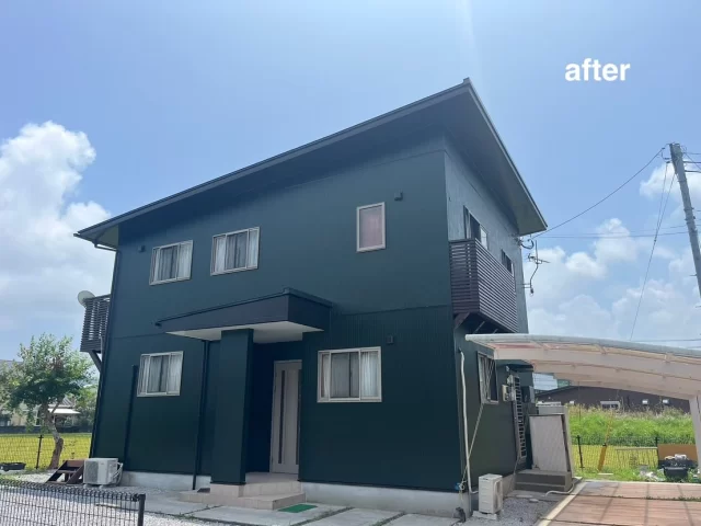 こんにちは😃
施工物件のご紹介です✨

✨工事内容✨
足場工事
洗浄工事
目地打替え工事 
外壁塗装
屋根塗装
他付帯部分塗装
木部塗装
コウモリよけ工事

外壁は、1色で塗装しております。

外壁　緑系　35-20B
屋根　モスグリーン
木部　現状色

玄関周りの軒天井のお色は、白へ✨😌その他の軒天井は、19-20B濃ゆい茶系で、深く美しく黒に近いお色で塗装しました✨😌おしゃれですね🥺🙌
お色の組み合わせがとても素敵です😌✨

#宮崎
#宮崎塗装
#塗装宮崎
#宮崎塗装店 
#塗装 
#外壁塗装
#外壁塗装宮崎
#宮崎外壁塗装
#宮崎塗装
#屋根
#屋根塗装
#屋根塗装宮崎
#宮崎屋根塗装
#宮崎リフォーム
#リフォーム宮崎
#リフォーム
#宮崎工務店
#宮崎市工務店
#宮崎工務店
#屋根葺き替え 
#宮崎オール電化 
#宮崎エコキュート
#宮崎トイレリフォーム
#宮崎キッチンリフォーム