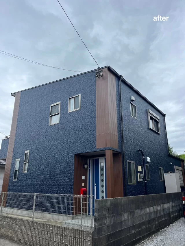 こんにちは😃
施工物件のご紹介です✨

✨工事内容✨
足場工事
洗浄工事
目地打替え工事 
外壁塗装
屋根塗装
他付帯部分塗装
ポスト塗装
外塀塗装　
シロアリ予防工事

外壁は、2色で塗装。

外壁　青系　75-20D
外壁  茶系　15-30F
屋根　ハンターグリーン
シャッターBOX  サッシ色
ポスト📮　05-40x
外塀塗装　75-20D

工事ご依頼いただきましてありがとうございました🙇

#宮崎
#宮崎塗装
#塗装宮崎
#宮崎塗装店 
#塗装 
#外壁塗装
#外壁塗装宮崎
#宮崎外壁塗装
#宮崎塗装
#屋根
#屋根塗装
#屋根塗装宮崎
#宮崎屋根塗装
#宮崎リフォーム
#リフォーム宮崎
#リフォーム
#宮崎工務店
#宮崎市工務店
#宮崎工務店
#屋根葺き替え 
#宮崎オール電化 
#宮崎エコキュート
#宮崎トイレリフォーム
#宮崎キッチンリフォーム